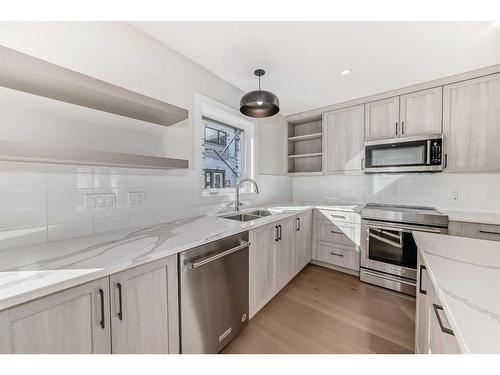 115-1330 1St Ave, Canmore, AB - Indoor Photo Showing Kitchen With Double Sink