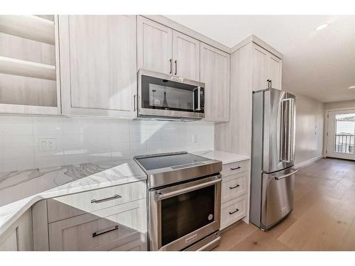 115-1330 1St Ave, Canmore, AB - Indoor Photo Showing Kitchen With Upgraded Kitchen