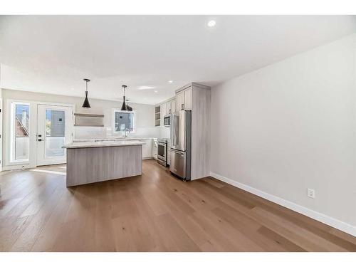 115-1330 1St Ave, Canmore, AB - Indoor Photo Showing Kitchen