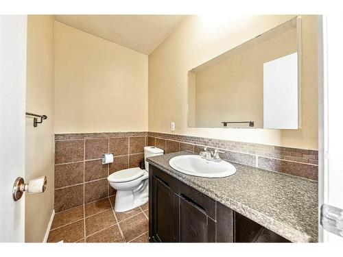 47 Queen Isabella Close Se, Calgary, AB - Indoor Photo Showing Bathroom