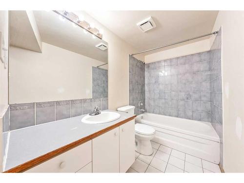 47 Queen Isabella Close Se, Calgary, AB - Indoor Photo Showing Bathroom