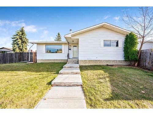 47 Queen Isabella Close Se, Calgary, AB - Outdoor