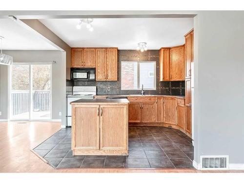 47 Queen Isabella Close Se, Calgary, AB - Indoor Photo Showing Kitchen