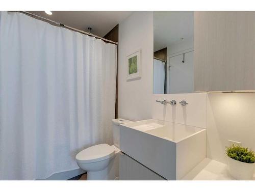 406-615 6 Avenue Se, Calgary, AB - Indoor Photo Showing Bathroom