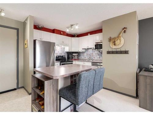 410-6000 Somervale Court Sw, Calgary, AB - Indoor Photo Showing Kitchen