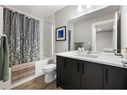 139 Wolf Creek Avenue Se, Calgary, AB - Indoor Photo Showing Bathroom