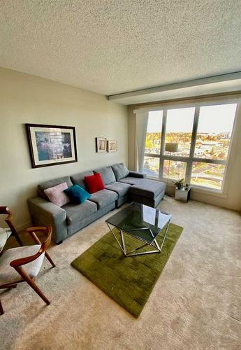 1203-8710 Horton Road Sw, Calgary, AB - Indoor Photo Showing Living Room