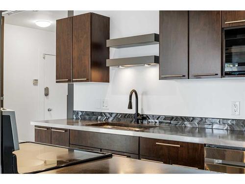 8-1530 26 Avenue Sw, Calgary, AB - Indoor Photo Showing Kitchen