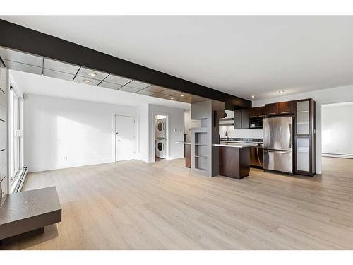 8-1530 26 Avenue Sw, Calgary, AB - Indoor Photo Showing Kitchen