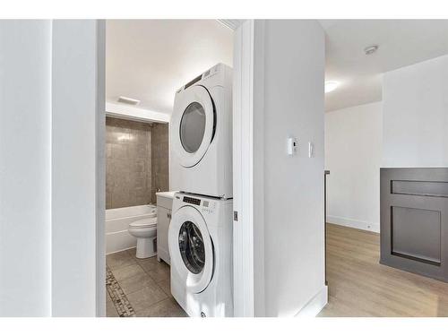 8-1530 26 Avenue Sw, Calgary, AB - Indoor Photo Showing Laundry Room