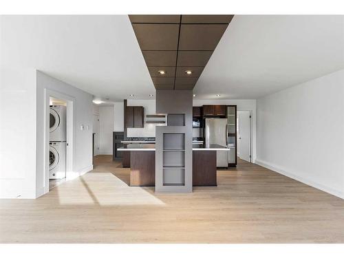 8-1530 26 Avenue Sw, Calgary, AB - Indoor Photo Showing Kitchen