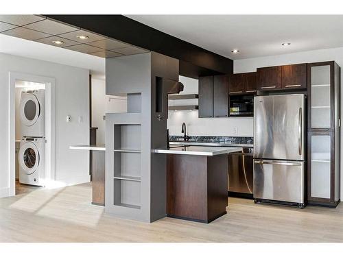 8-1530 26 Avenue Sw, Calgary, AB - Indoor Photo Showing Kitchen