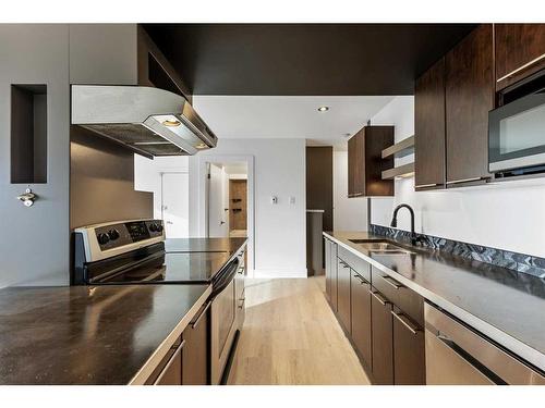 8-1530 26 Avenue Sw, Calgary, AB - Indoor Photo Showing Kitchen With Stainless Steel Kitchen With Double Sink