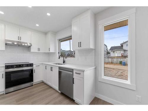 287 Hawk Wood Drive Nw, Calgary, AB - Indoor Photo Showing Kitchen