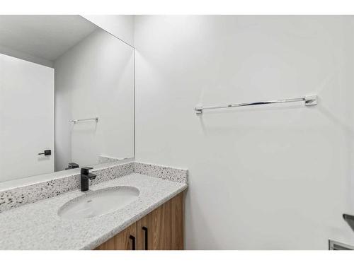 287 Hawk Wood Drive Nw, Calgary, AB - Indoor Photo Showing Bathroom