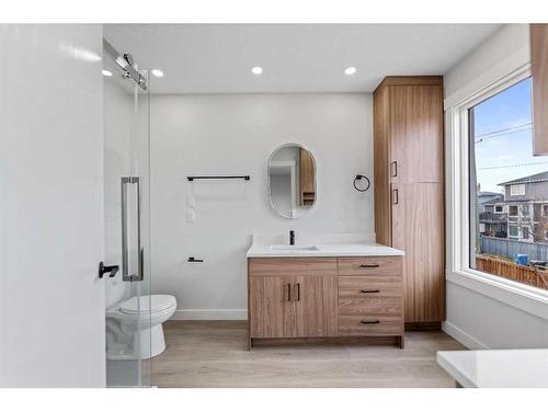 287 Hawk Wood Drive Nw, Calgary, AB - Indoor Photo Showing Bathroom