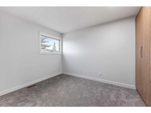 287 Hawk Wood Drive Nw, Calgary, AB - Indoor Photo Showing Other Room