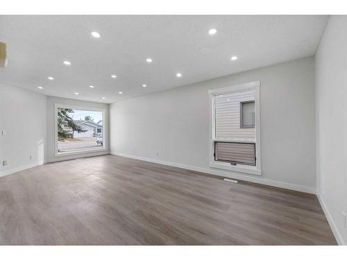 287 Hawk Wood Drive Nw, Calgary, AB - Indoor