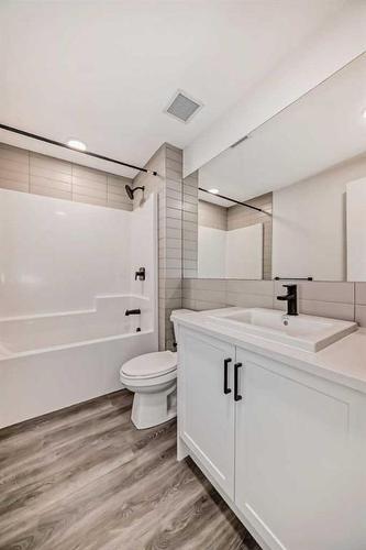 2112-350 Livingston Common Ne, Calgary, AB - Indoor Photo Showing Bathroom