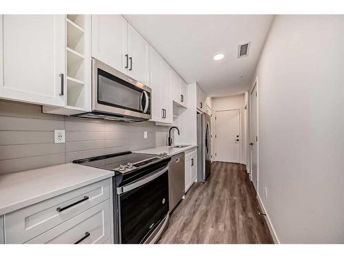 2112-350 Livingston Common Ne, Calgary, AB - Indoor Photo Showing Kitchen