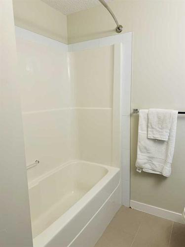 5-8 Sage Hill Terrace Nw, Calgary, AB - Indoor Photo Showing Bathroom