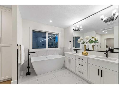 1160 Lake Twintree Drive Se, Calgary, AB - Indoor Photo Showing Bathroom