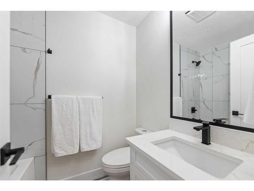 1160 Lake Twintree Drive Se, Calgary, AB - Indoor Photo Showing Bathroom