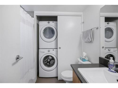 218-510 Edmonton Trail Ne, Calgary, AB - Indoor Photo Showing Laundry Room