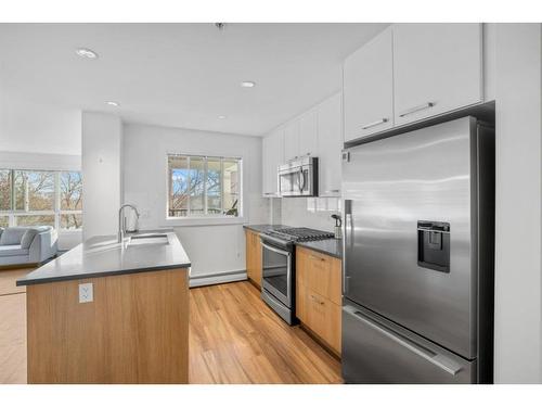 218-510 Edmonton Trail Ne, Calgary, AB - Indoor Photo Showing Kitchen With Stainless Steel Kitchen