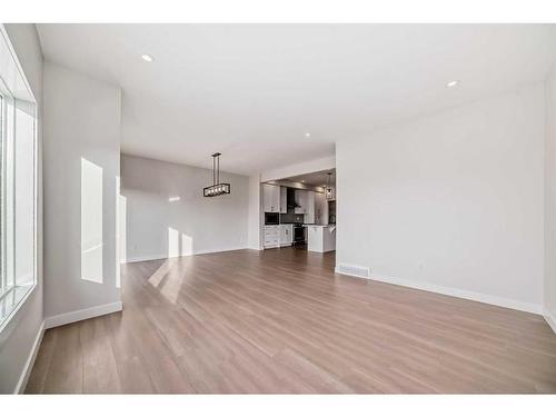 35 Versant View Sw, Calgary, AB - Indoor