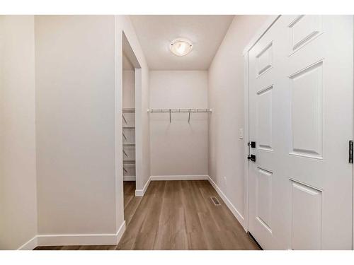 35 Versant View Sw, Calgary, AB - Indoor Photo Showing Other Room