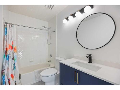 170 River Rock Place Se, Calgary, AB - Indoor Photo Showing Bathroom