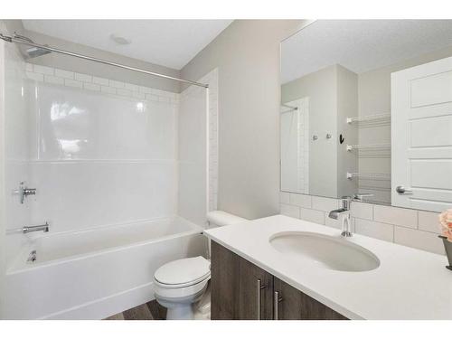 320-1605 17 Street Se, Calgary, AB - Indoor Photo Showing Bathroom