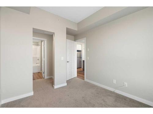 320-1605 17 Street Se, Calgary, AB - Indoor Photo Showing Other Room