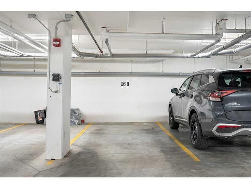 320-1605 17 Street Se, Calgary, AB - Indoor Photo Showing Garage