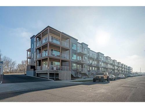 320-1605 17 Street Se, Calgary, AB - Outdoor With Balcony With Facade