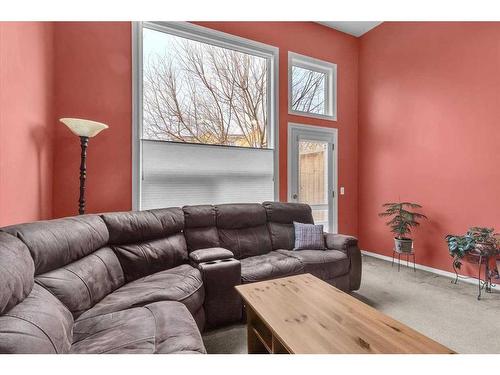 38-7 Westland Road, Okotoks, AB - Indoor Photo Showing Living Room