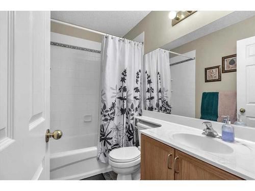 38-7 Westland Road, Okotoks, AB - Indoor Photo Showing Bathroom