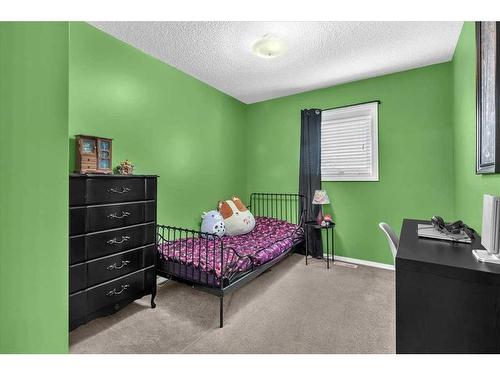 38-7 Westland Road, Okotoks, AB - Indoor Photo Showing Bedroom