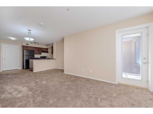 305-7180 80 Avenue Ne, Calgary, AB - Indoor