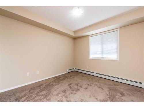 305-7180 80 Avenue Ne, Calgary, AB - Indoor Photo Showing Other Room