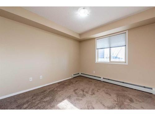 305-7180 80 Avenue Ne, Calgary, AB - Indoor Photo Showing Other Room