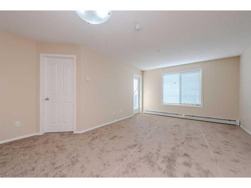 305-7180 80 Avenue Ne, Calgary, AB - Indoor Photo Showing Other Room