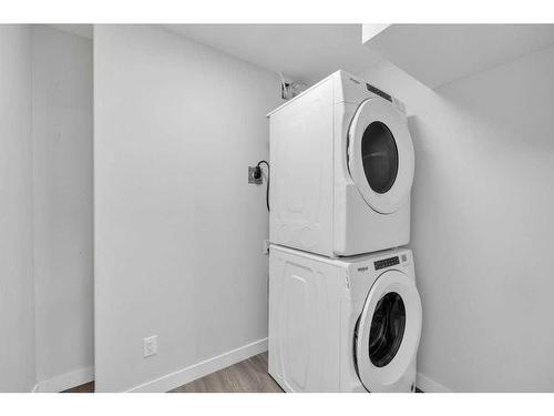 2202-6118 80 Avenue Ne, Calgary, AB - Indoor Photo Showing Laundry Room