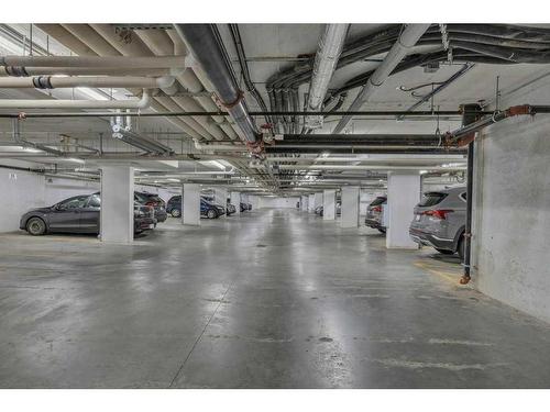 2202-6118 80 Avenue Ne, Calgary, AB - Indoor Photo Showing Garage