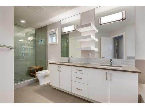 4-2432 30 Street Sw, Calgary, AB - Indoor Photo Showing Bathroom