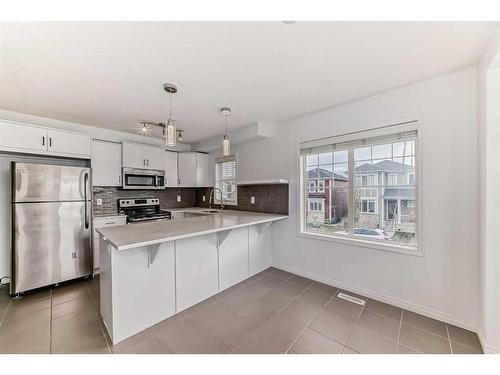 40 Cityscape Avenue Ne, Calgary, AB - Indoor Photo Showing Kitchen