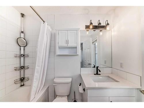 40 Cityscape Avenue Ne, Calgary, AB - Indoor Photo Showing Bathroom