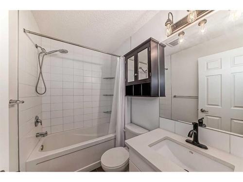 40 Cityscape Avenue Ne, Calgary, AB - Indoor Photo Showing Bathroom