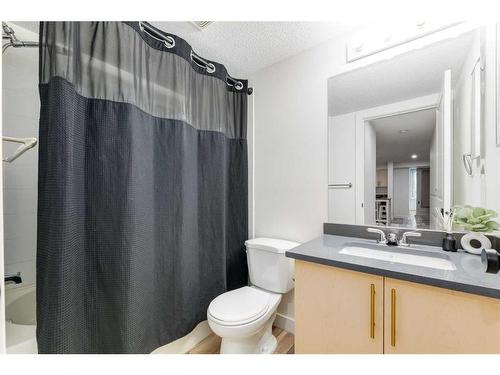 1232-2395 Eversyde Avenue Sw, Calgary, AB - Indoor Photo Showing Bathroom